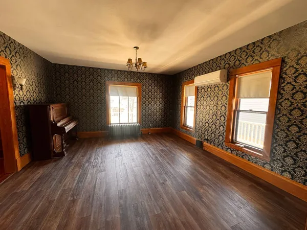 $278,500 | 712 Burke Avenue, Harvey, ND 58341