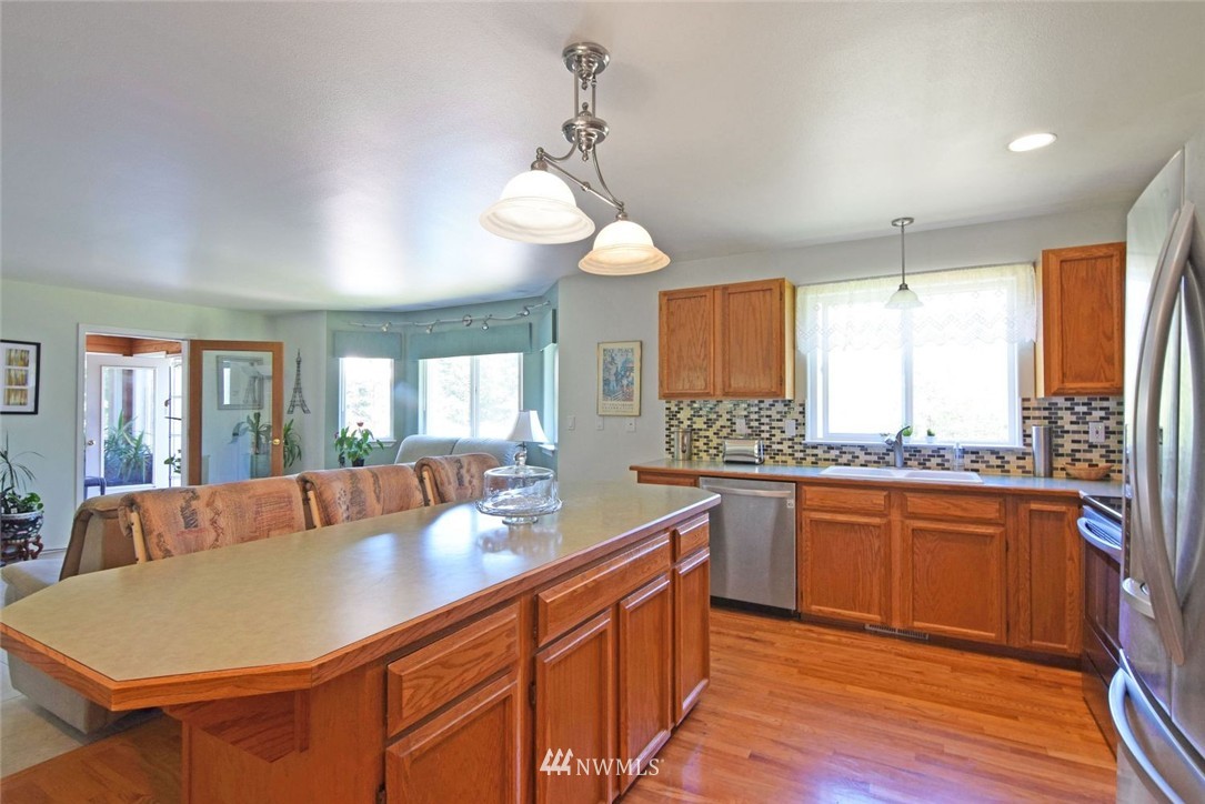 25806 Highland Road Northeast Kingston, WA 98346 - Photo 5 of 24 Gallery Image 5