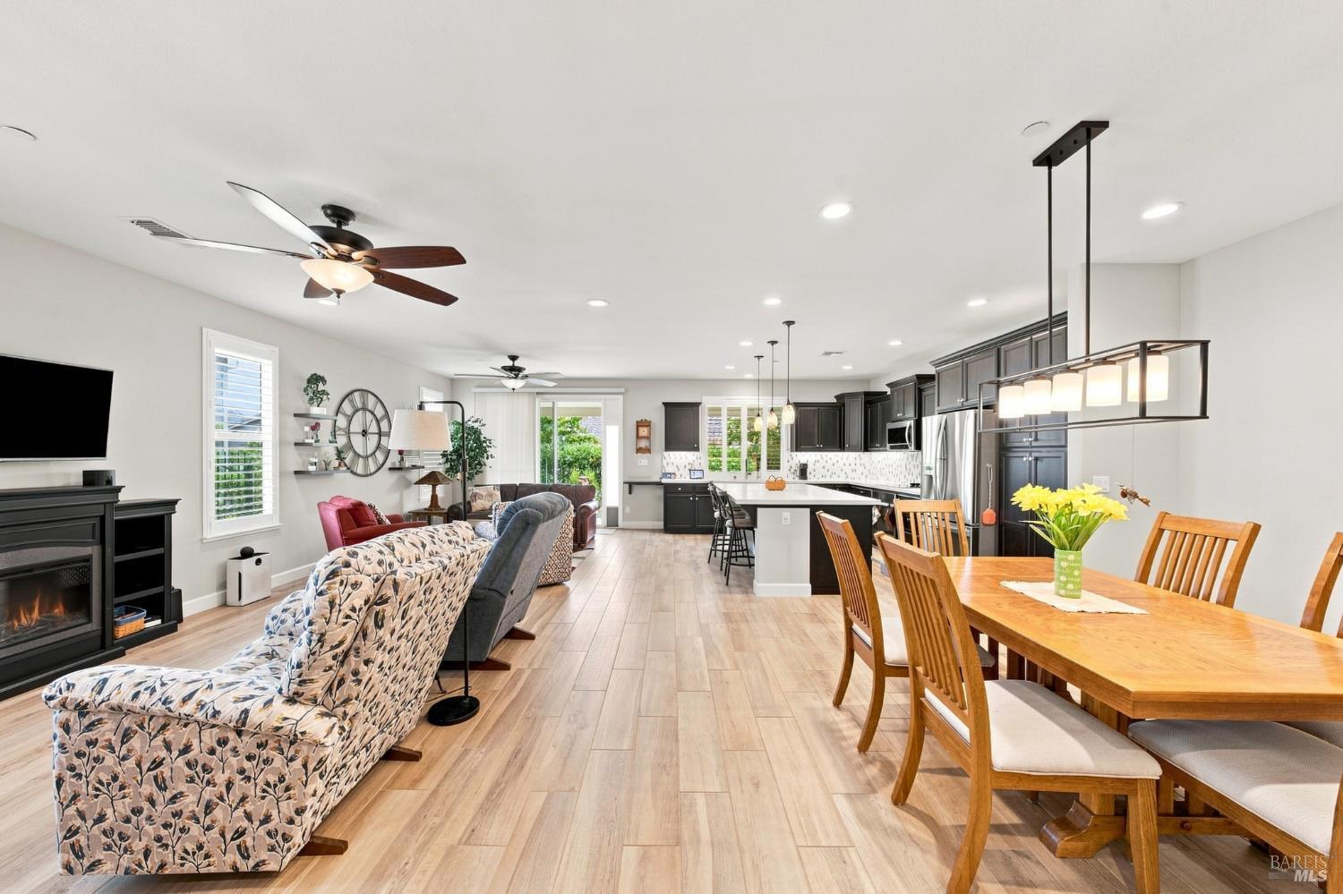 417 Marks Road Rio Vista, CA 94571 - Photo 4 of 64 great room