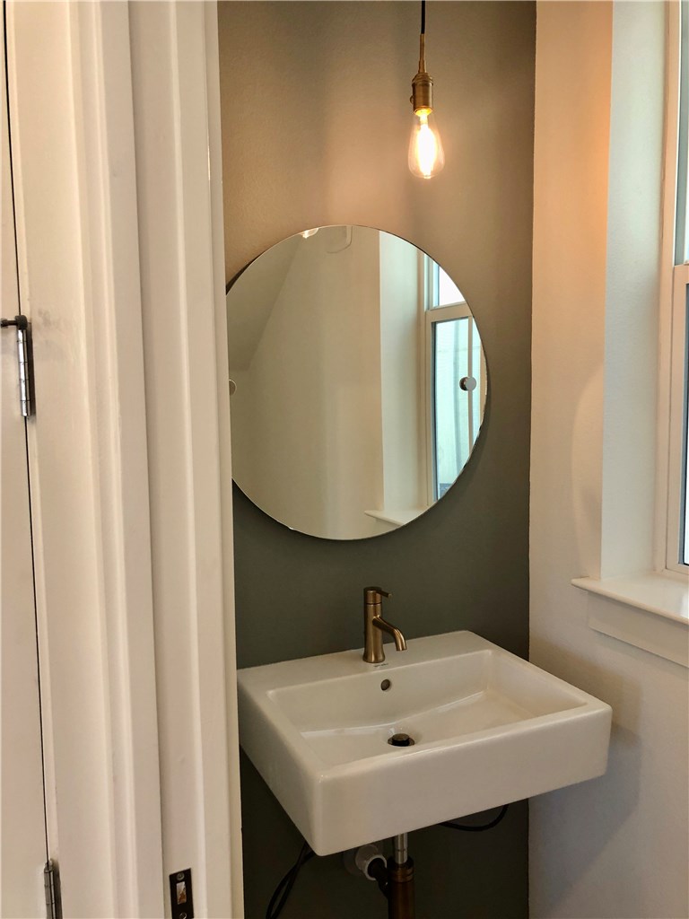 2624 Metcalfe Road, Unit 6 Austin, TX 78741 - Photo 5 of 14 Half bathroom on the main level
