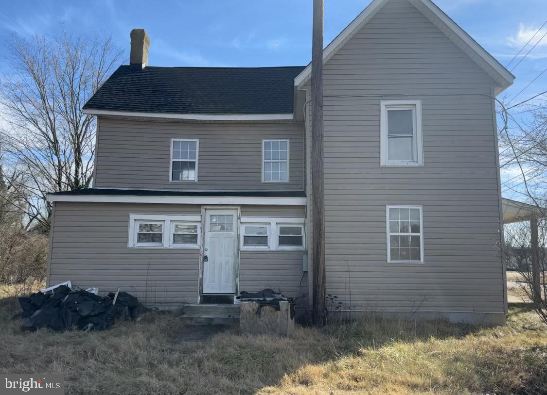 24872 Meeting House Road Denton, MD 21629 - Photo 3 of 73 a front view of a house with a yard