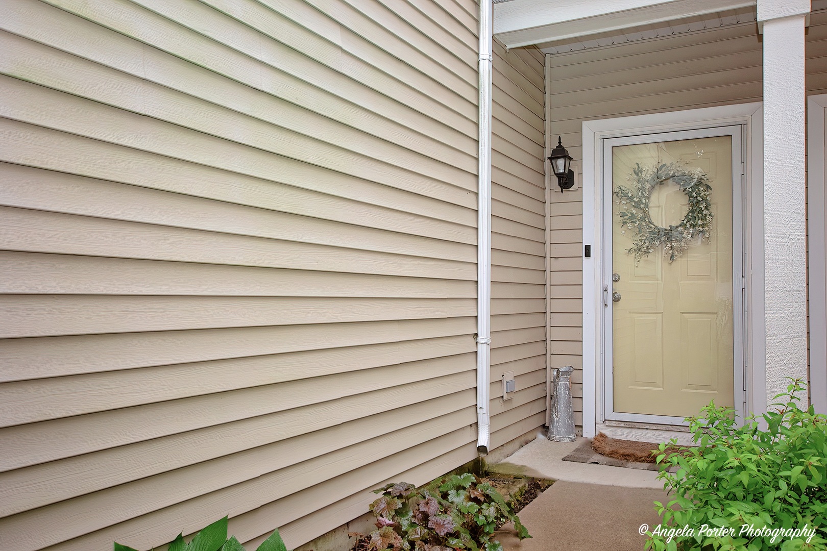 2624 Evergreen Circle McHenry, IL 60050 - Photo 2 of 18 a view of front door and small space