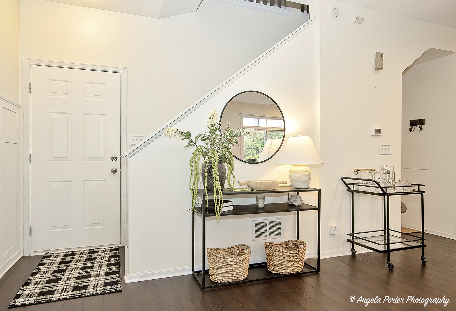 2624 Evergreen Circle McHenry, IL 60050 - Photo 9 of 18 a view of a livingroom with furniture and wooden floor