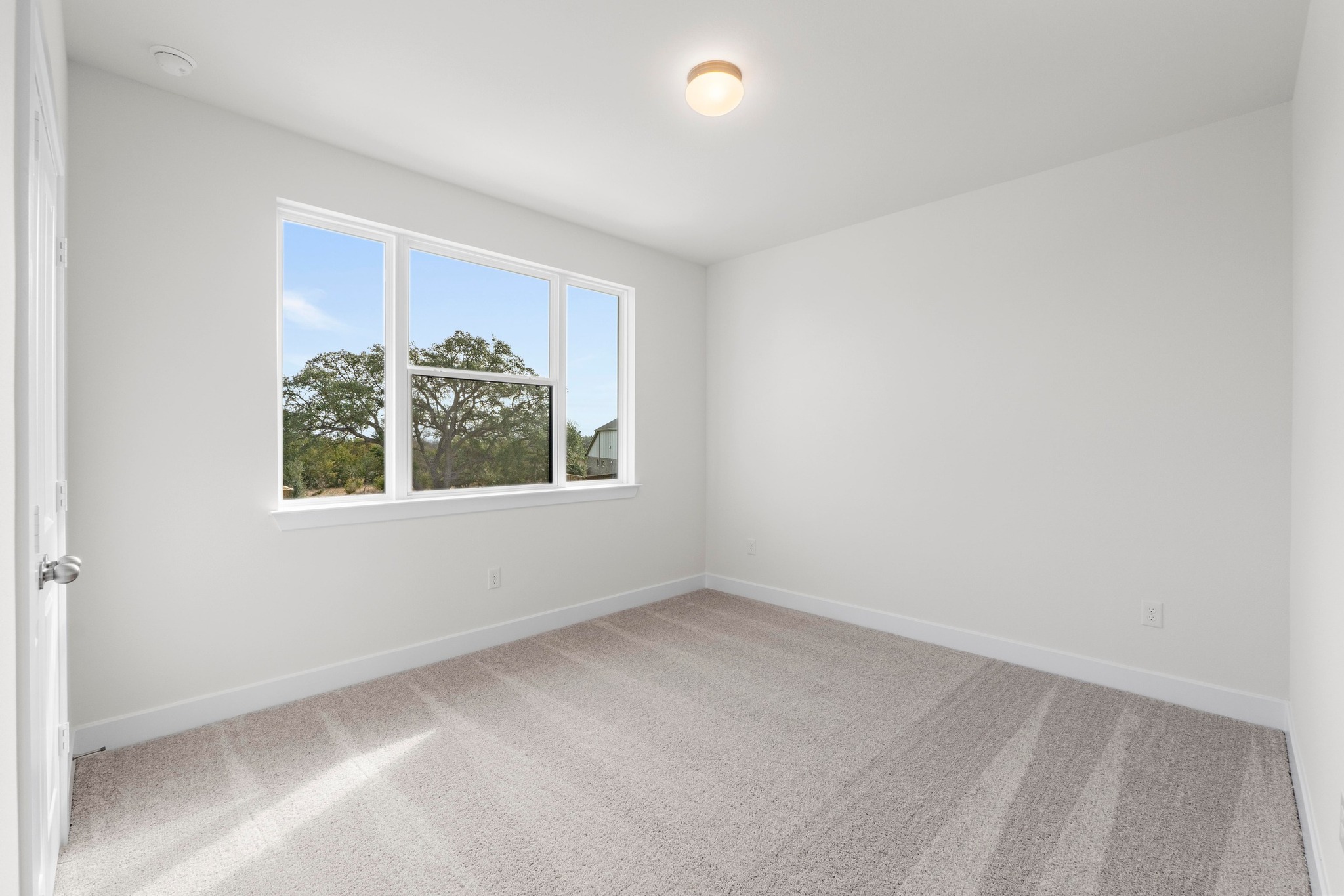 604 Lightstone Drive Georgetown, TX 78633 - Photo 22 of 39 an empty room with a window