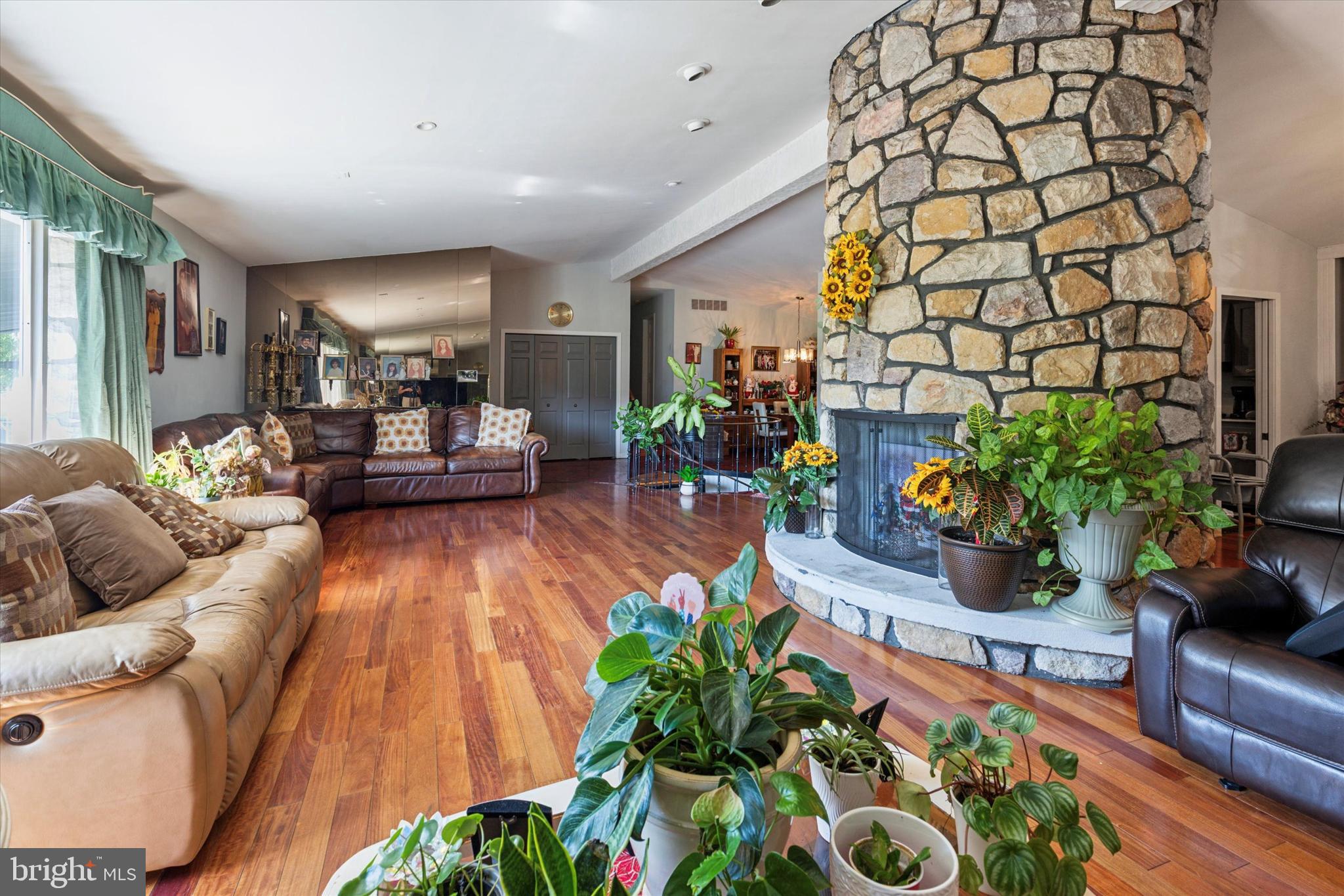 290 Hatboro Road Ivyland, PA 18974 - Photo 6 of 45 a living room with furniture and a potted plant