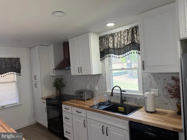 $349,900 | 206 Mountain View Drive, Paw Paw, WV 25434
