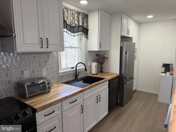 $349,900 | 206 Mountain View Drive, Paw Paw, WV 25434