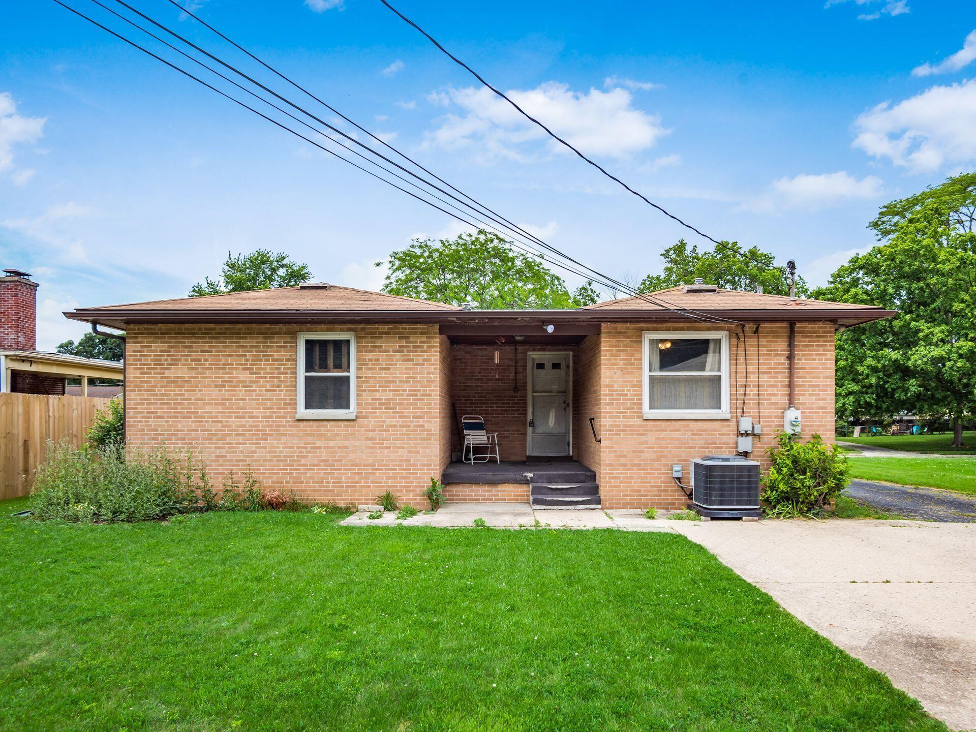 380 Topsfield Road Columbus, OH 43228 - Photo 4 of 42