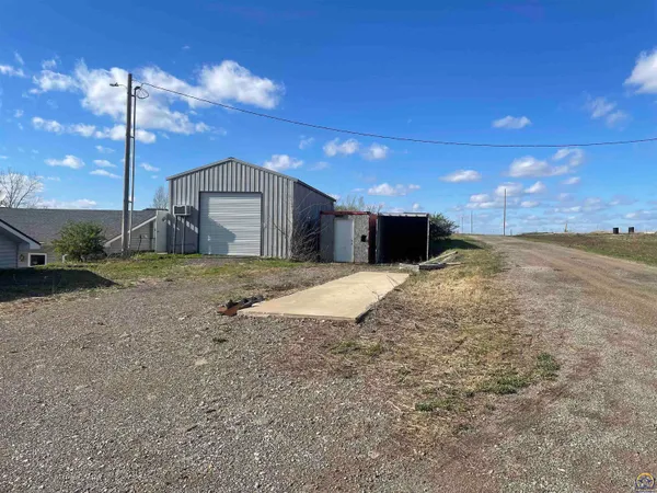 $474,900 | 1325 Southeast 85th Street, Wakarusa, KS 66546