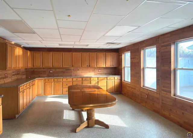 $599,900 | 1325 Southeast 85th Street, Wakarusa, KS 66546