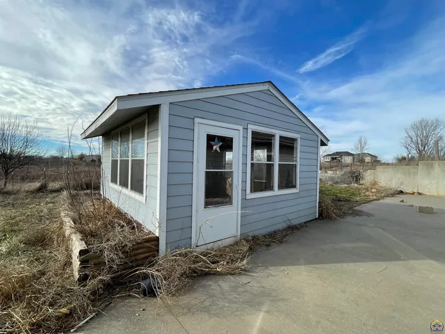 $599,900 | 1325 Southeast 85th Street, Wakarusa, KS 66546