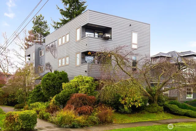 $664,999 | 2101 Nob Hill Avenue North, Unit 1B, Seattle, WA 98109