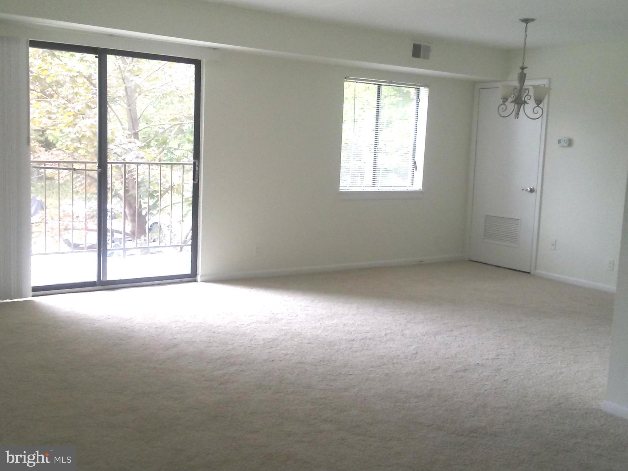 6270 Edsall Road, Unit 301 Alexandria, VA 22312 - Photo 4 of 11 Living Room/ Dining Room