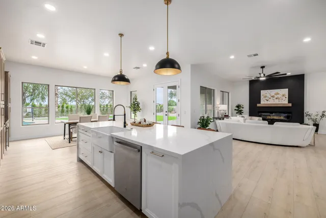 a large kitchen with kitchen island a large island in it