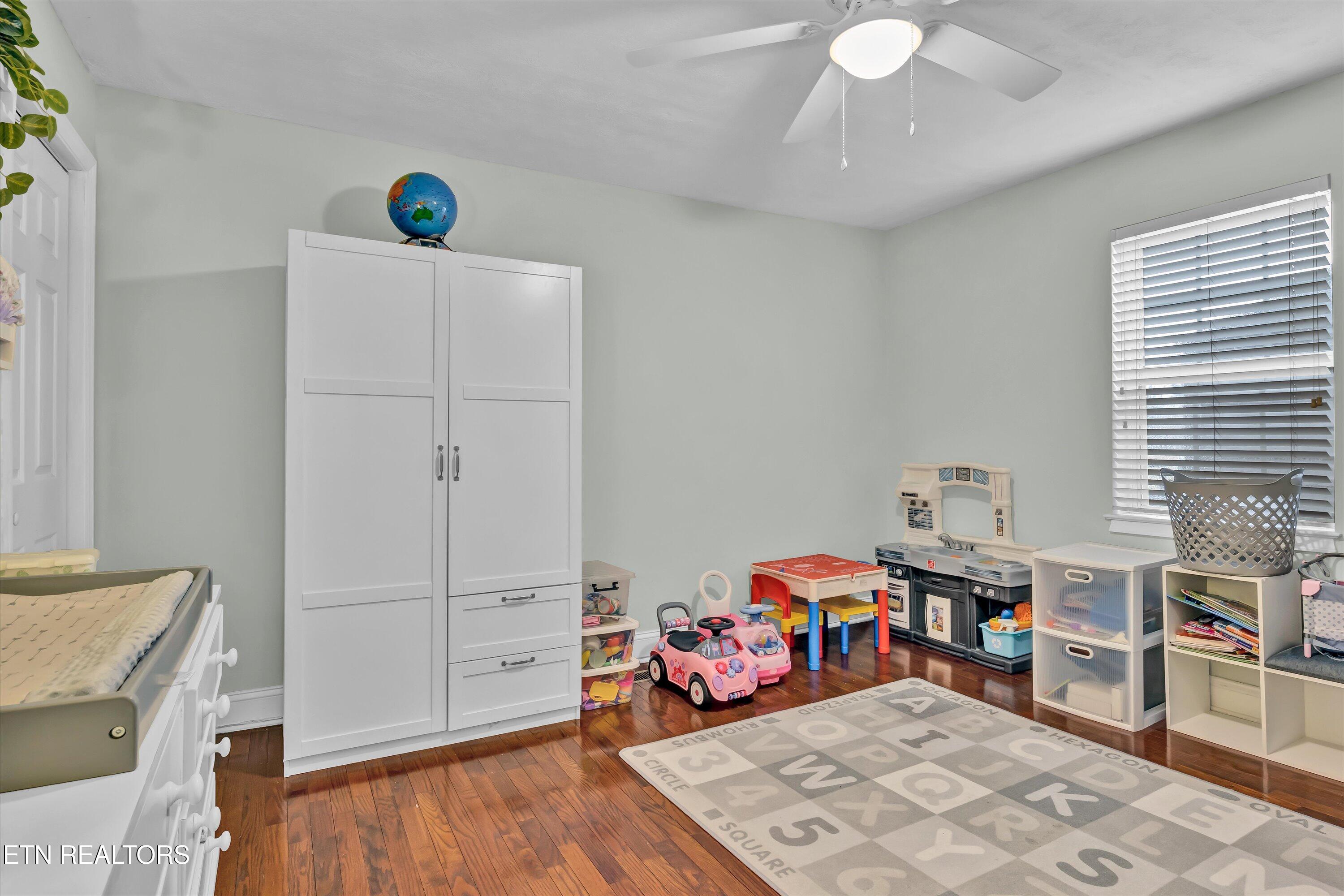 1133 Catlett Road Knoxville, TN 37932 - Photo 20 of 33 Main Level Second Bedroom