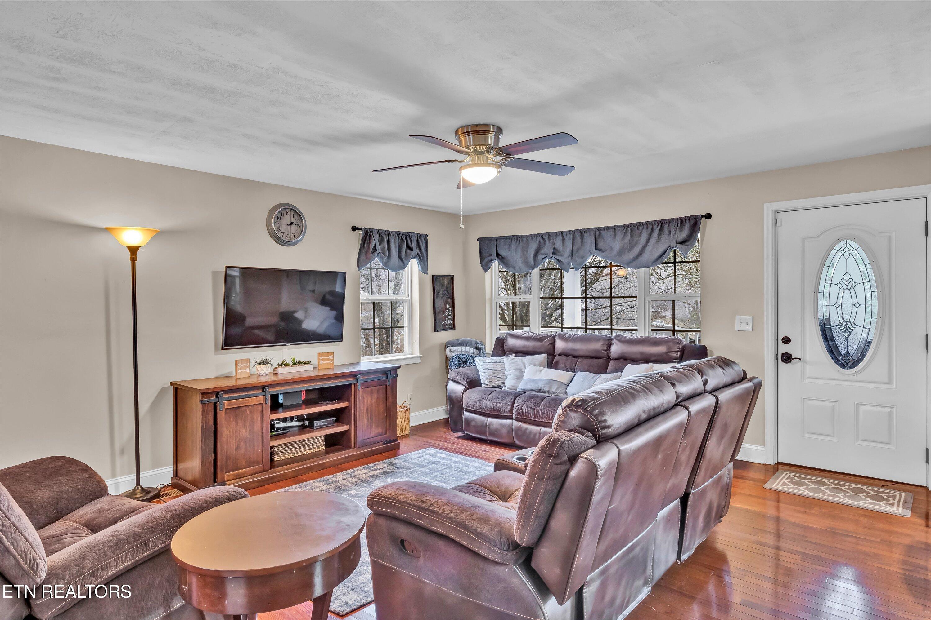 1133 Catlett Road Knoxville, TN 37932 - Photo 8 of 33 Living Room