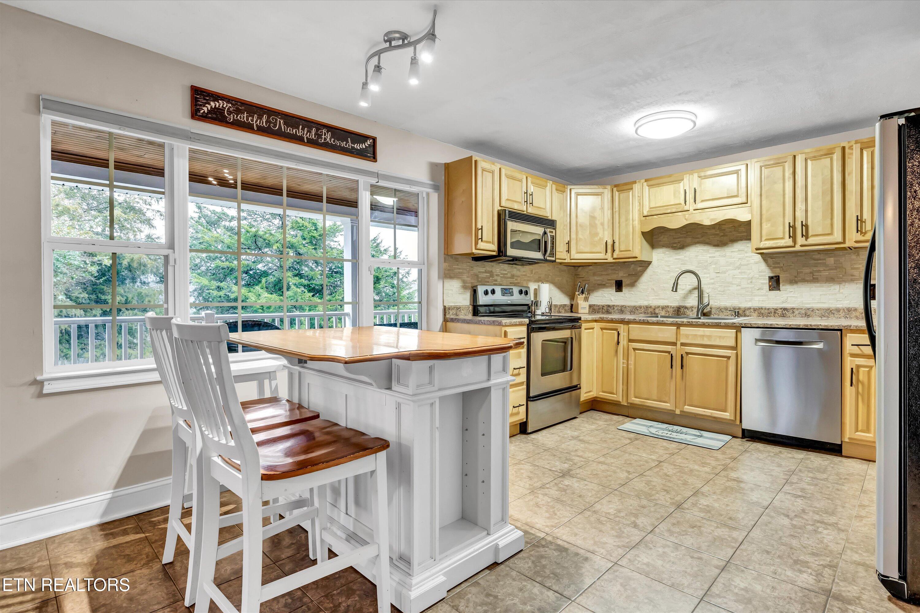 1133 Catlett Road Knoxville, TN 37932 - Photo 10 of 33 Kitchen