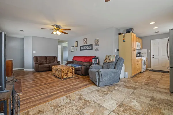 $435,000 | 224 El Capitan Avenue, Manteca, CA 95337
