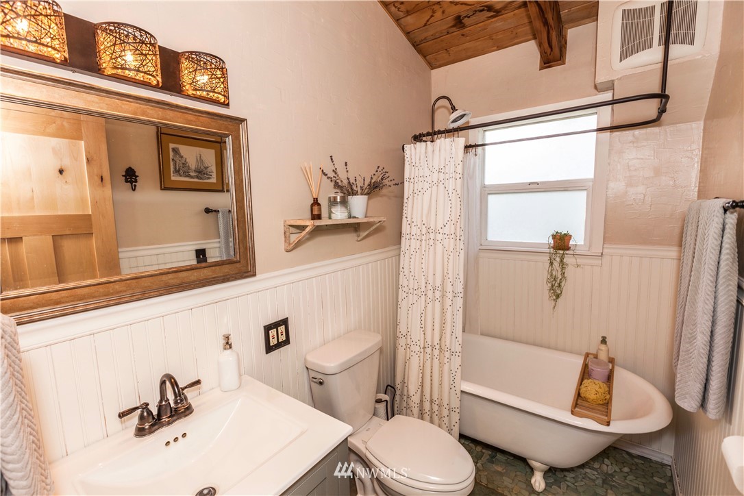 327 Gramayre Road Coupeville, WA 98239 - Photo 7 of 25 Gallery Image 7