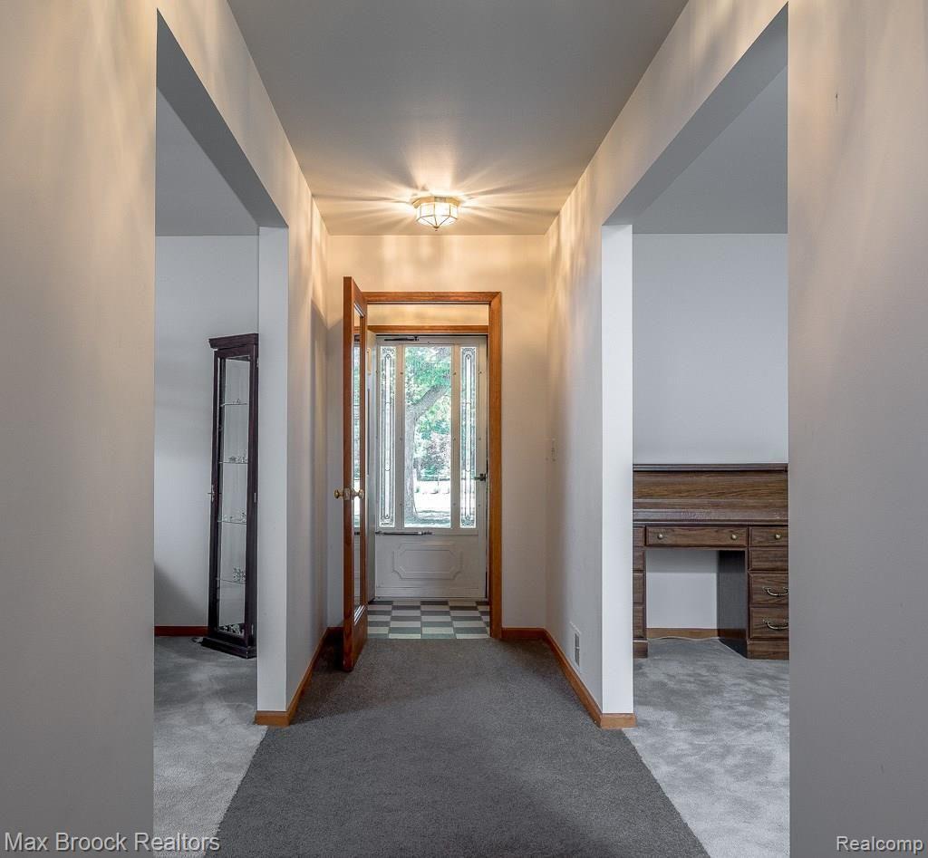 26 Ridge Road Pleasant Ridge, MI 48069 - Photo 4 of 30 Vestibule Entrance and Main Hall