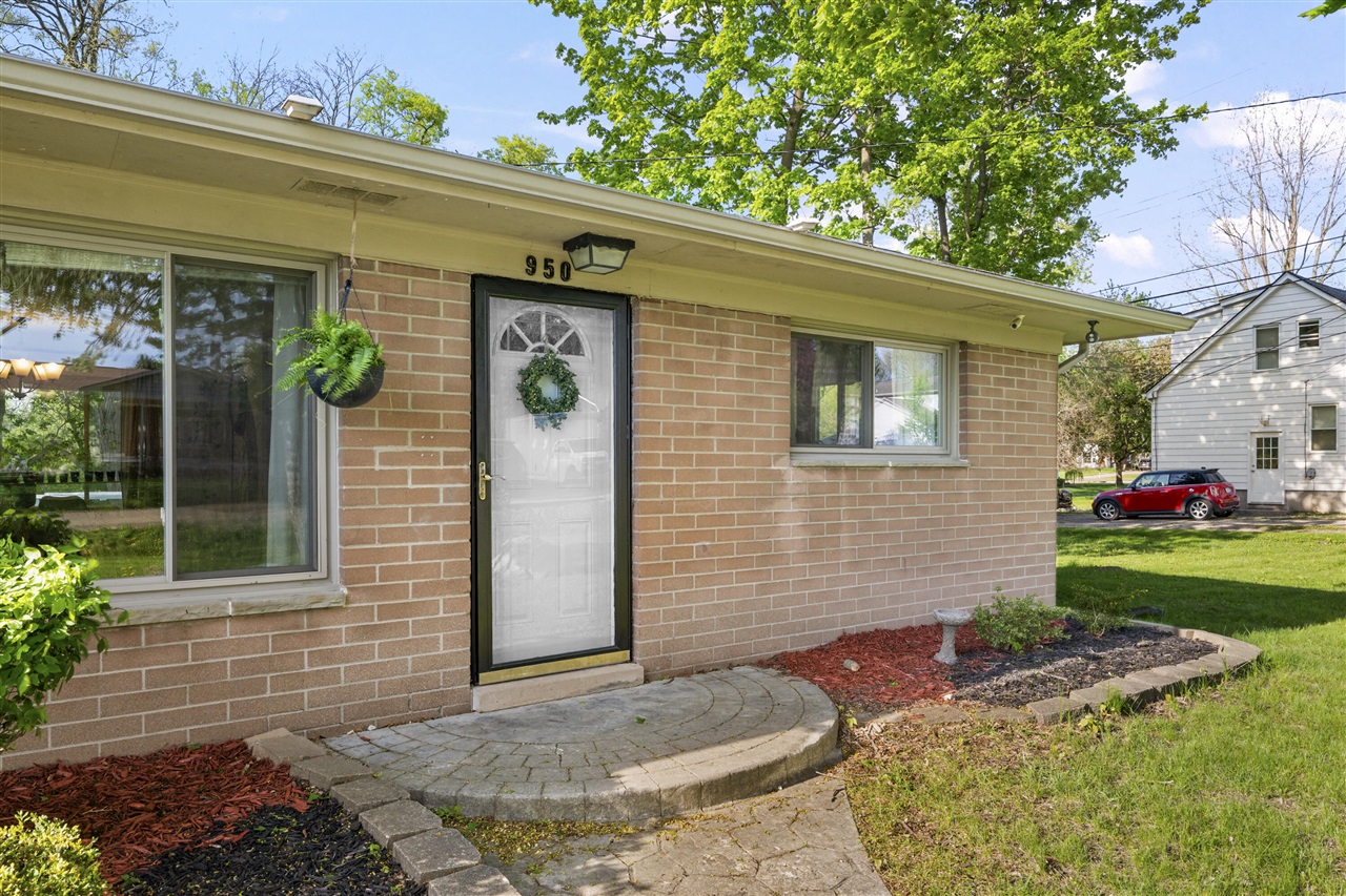 950 Gallaland Avenue Rochester Hills, MI 48307 - Photo 5 of 37