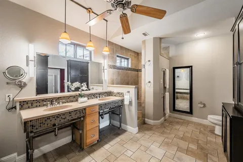 $750,000 | 1040 Sherman Drive, Cedar Hill, TX 75104