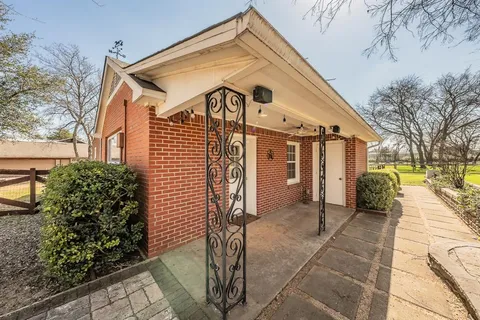 $750,000 | 1040 Sherman Drive, Cedar Hill, TX 75104