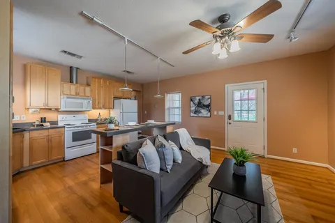 $750,000 | 1040 Sherman Drive, Cedar Hill, TX 75104