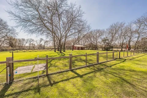 $750,000 | 1040 Sherman Drive, Cedar Hill, TX 75104