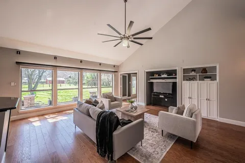 $750,000 | 1040 Sherman Drive, Cedar Hill, TX 75104