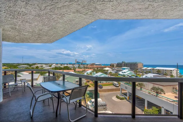 a picture of a wall with a painting on the wall