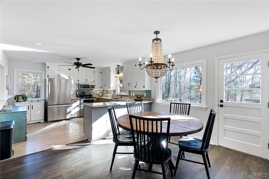 923 Waltons Store Road Louisa, VA 23093 - Photo 6 of 18 Dining and kitchen