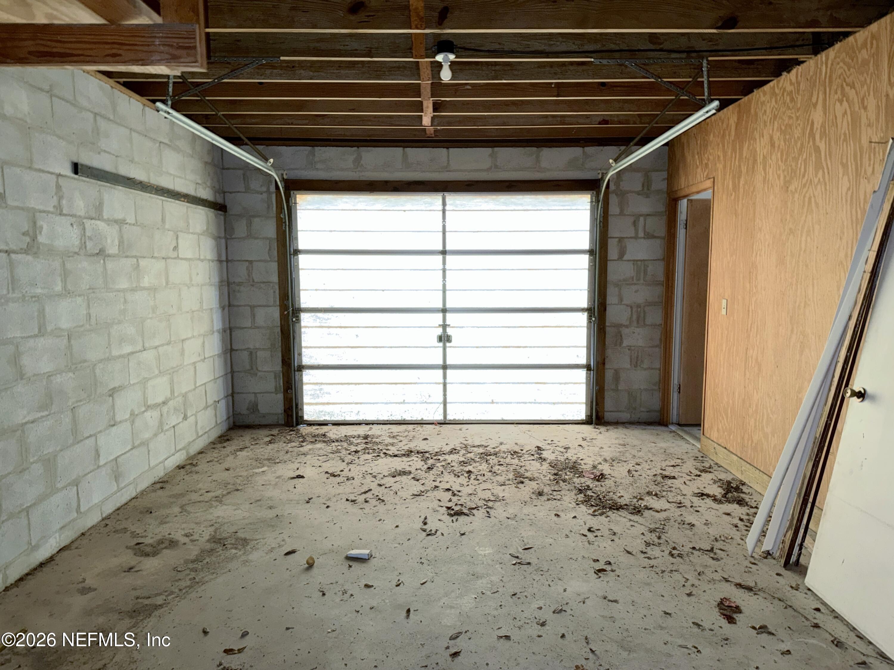 5943 White Sands Road Keystone Heights, FL 32656 - Photo 15 of 18 a view of a room with windows