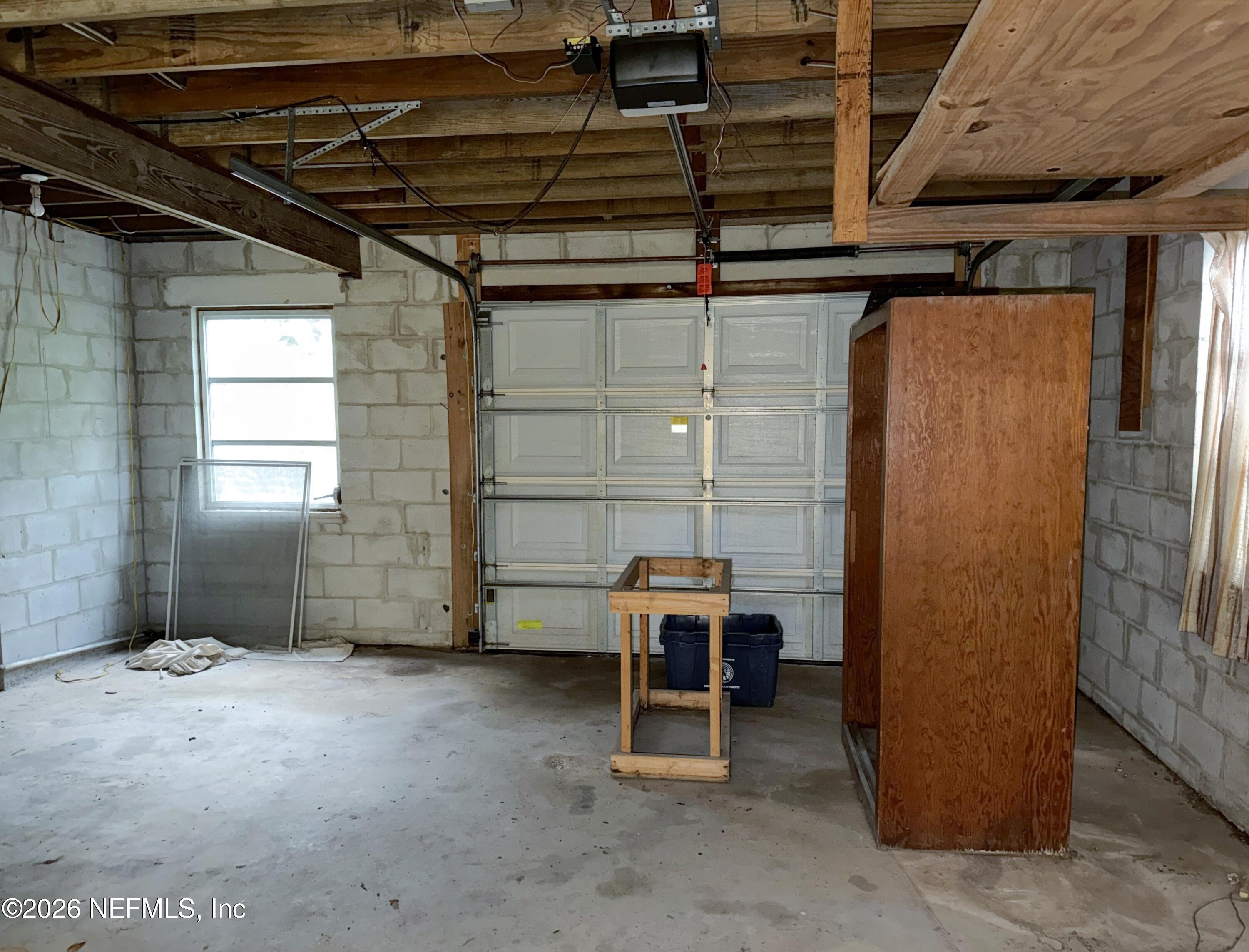 5943 White Sands Road Keystone Heights, FL 32656 - Photo 16 of 18 a view of a room with table
