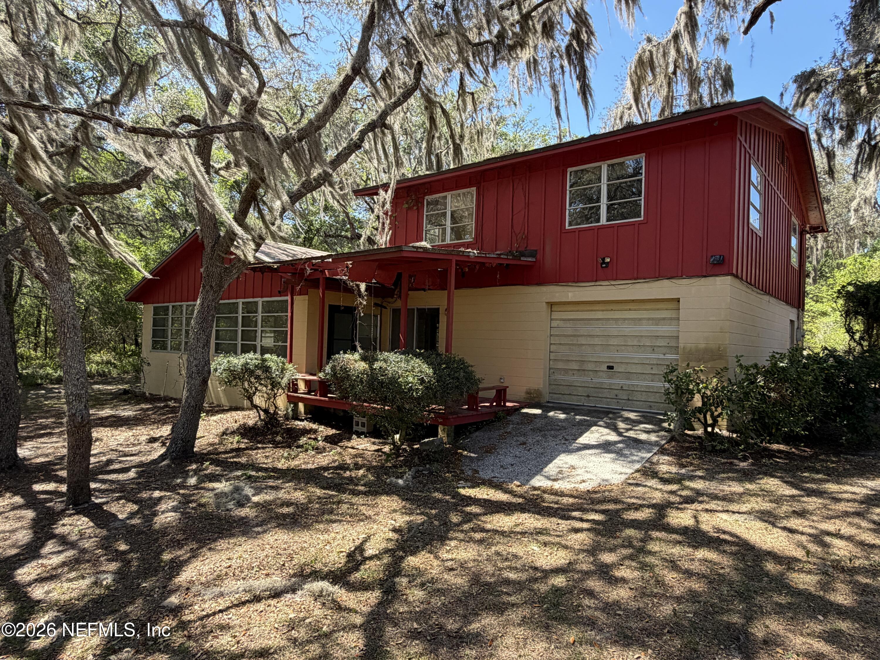 5943 White Sands Road Keystone Heights, FL 32656 - Photo 4 of 18 a front view of a house with a yard