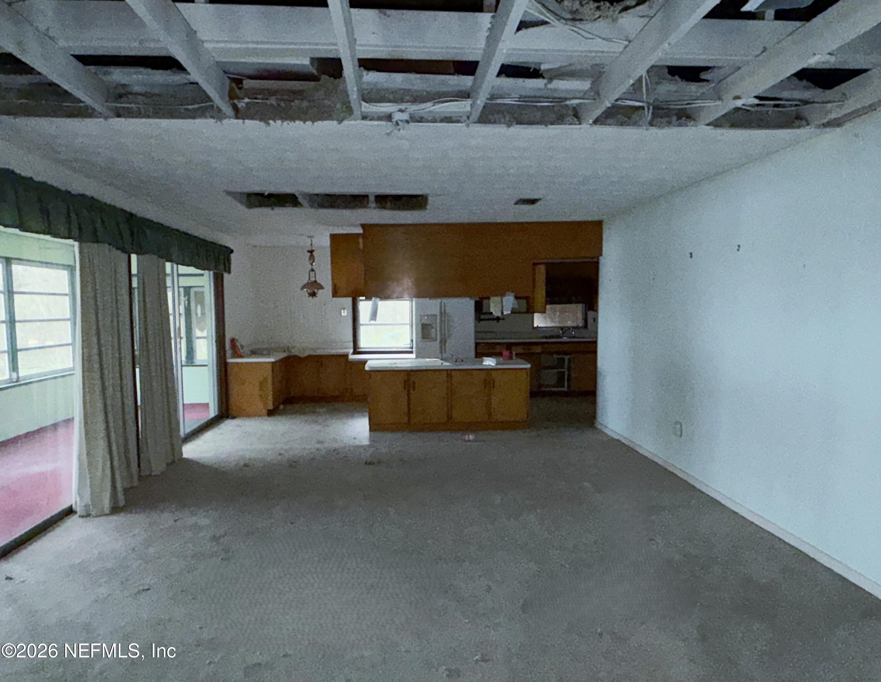 5943 White Sands Road Keystone Heights, FL 32656 - Photo 8 of 18 a bed room with a bed furniture and a large window