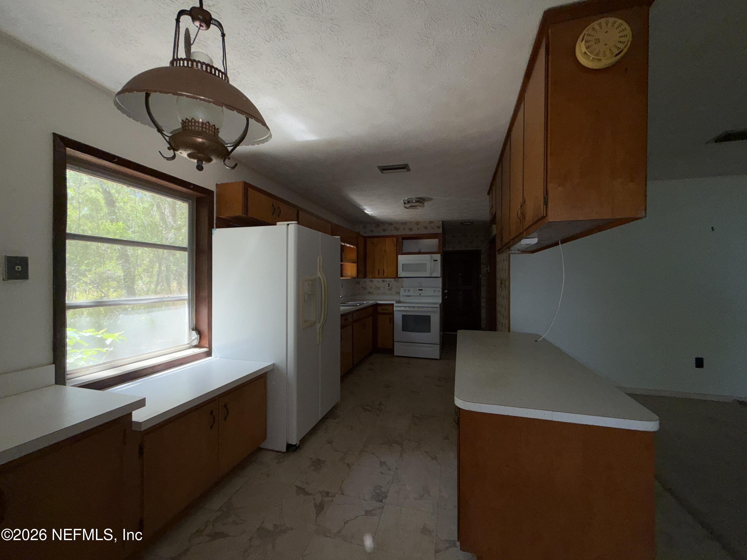 5943 White Sands Road Keystone Heights, FL 32656 - Photo 10 of 18 a view of a livingroom with washer and dryer
