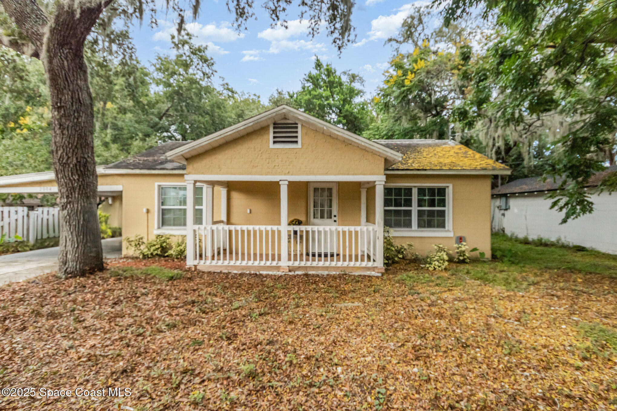 2004 High Street Leesburg, FL 34748 - Photo 1 of 30 a front view of a house with a garden