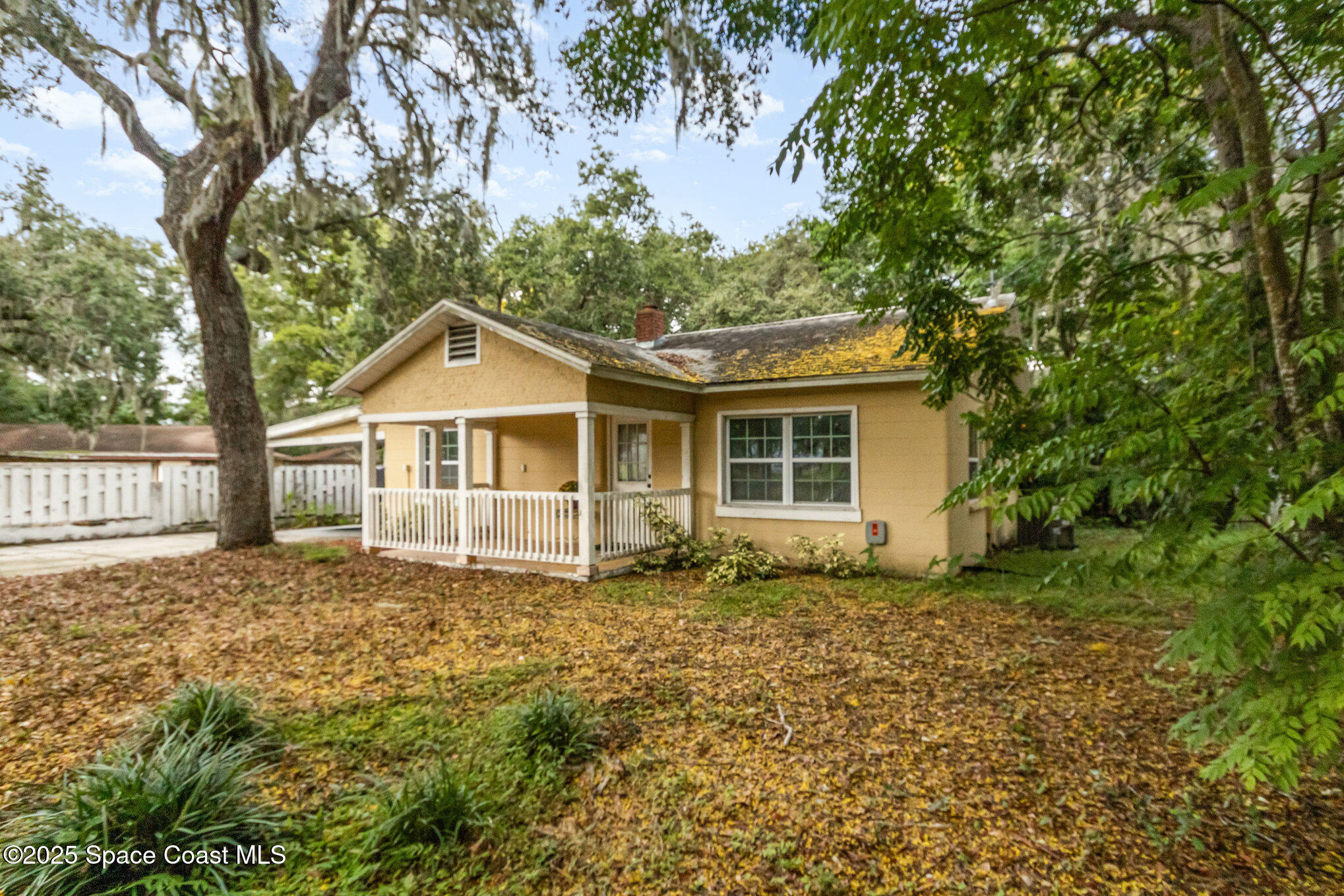 2004 High Street Leesburg, FL 34748 - Photo 2 of 30 a view of a house with a yard