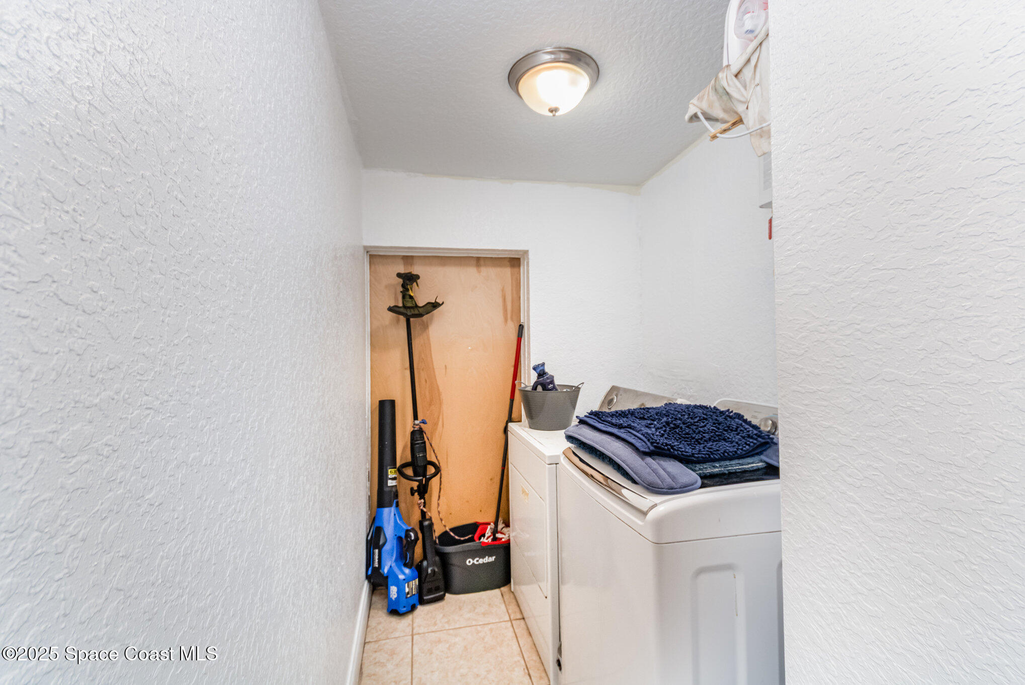 2004 High Street Leesburg, FL 34748 - Photo 27 of 30 a utility room with dryer and washer
