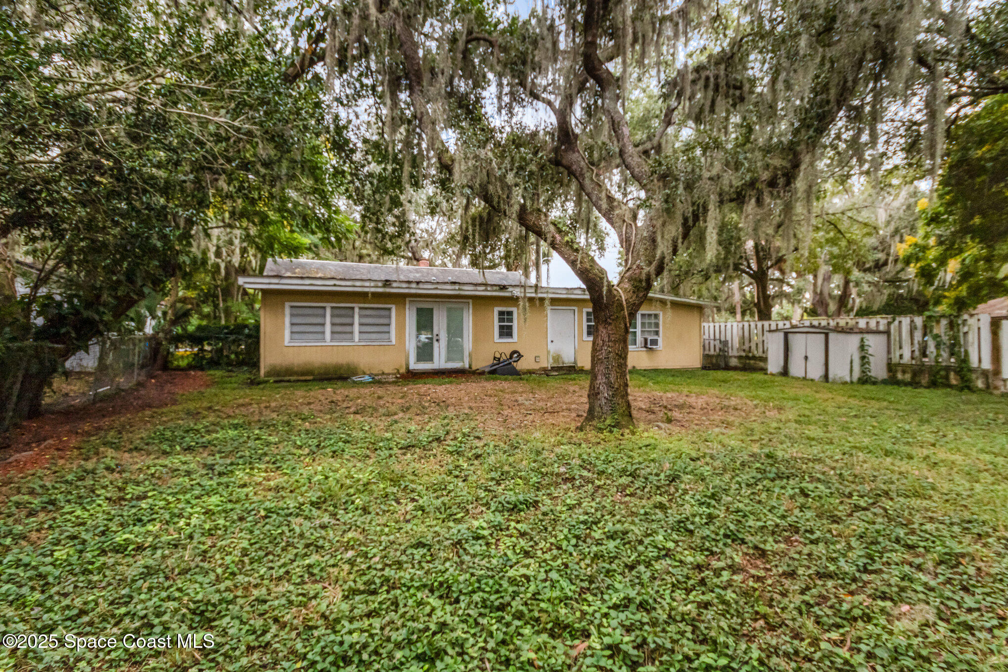2004 High Street Leesburg, FL 34748 - Photo 28 of 30 a front view of a house with a garden