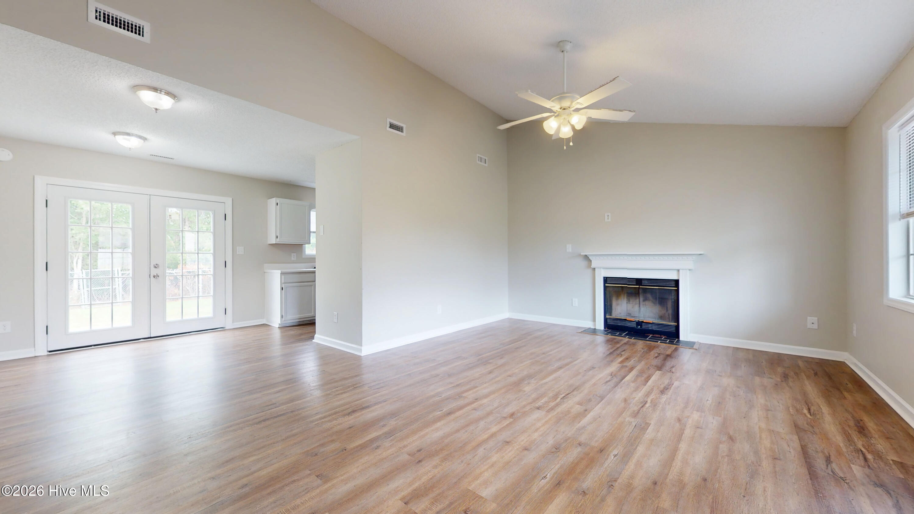 144 Parnell Road Hubert, NC 28539 - Photo 8 of 29 144 Parnell Family_Dining
