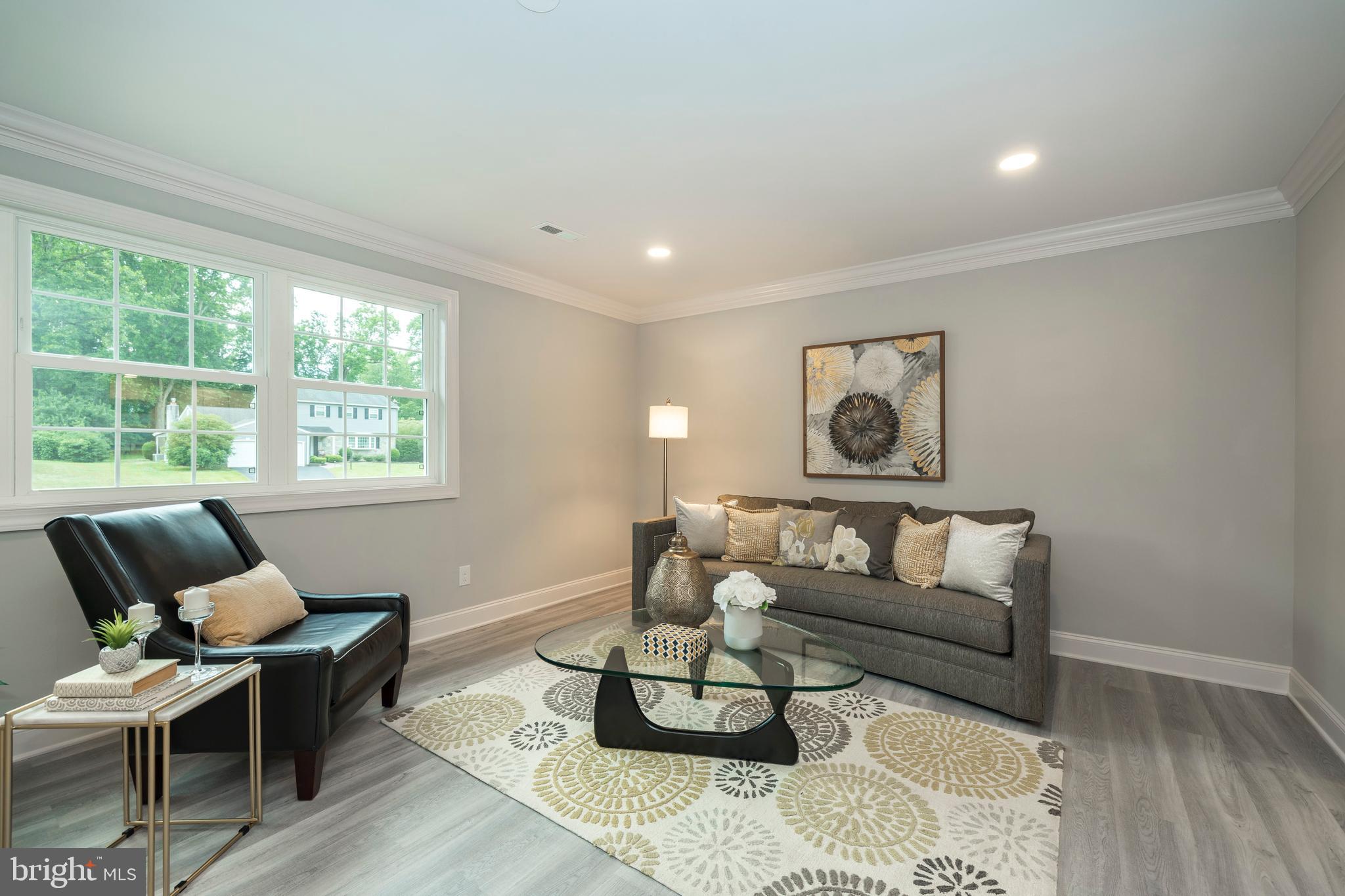 2829 Sandpiper Road Norristown, PA 19403 - Photo 4 of 34 Living Room