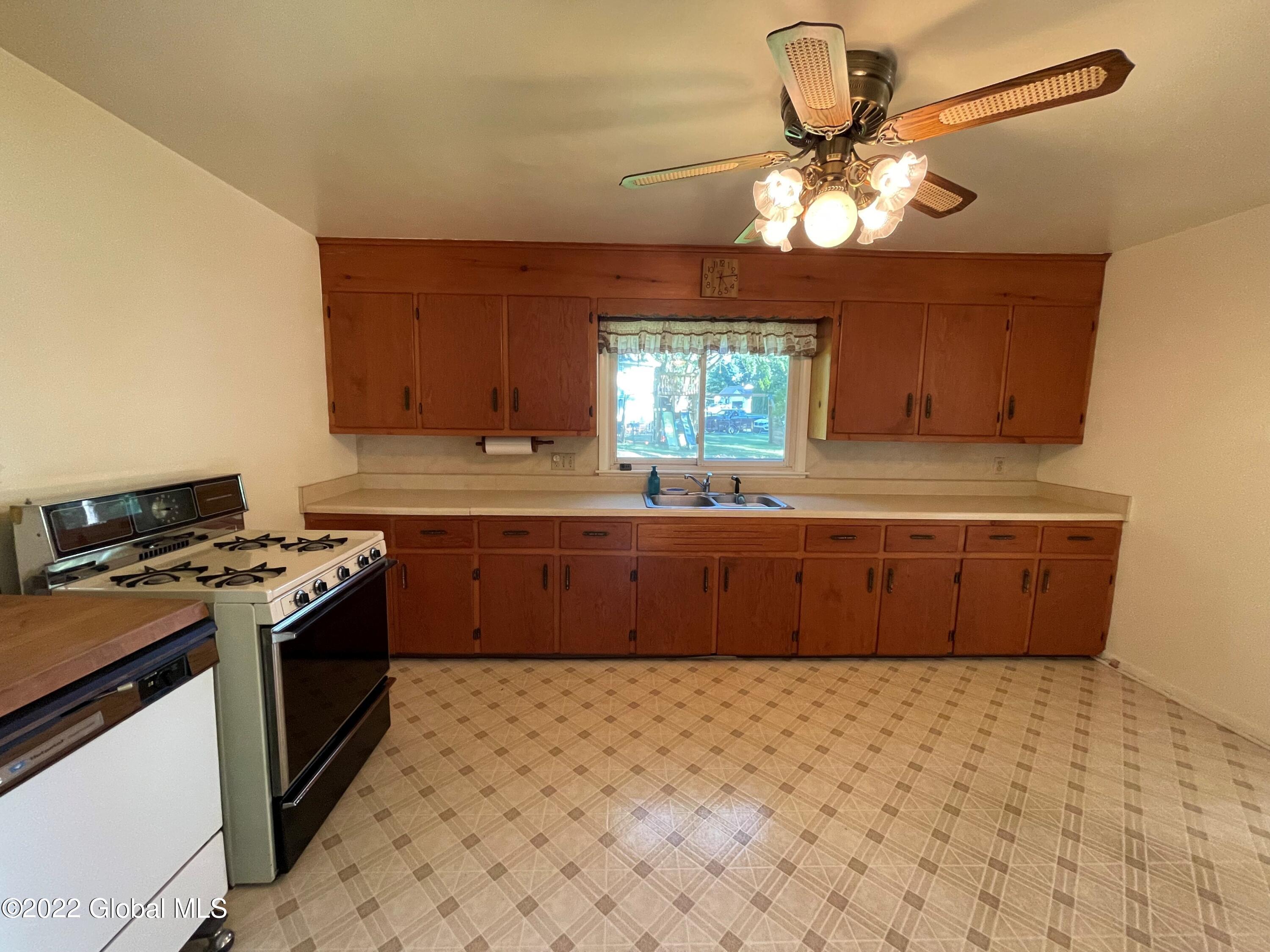 1 Maid Marion Road Albany, NY 12203 - Photo 8 of 20 5