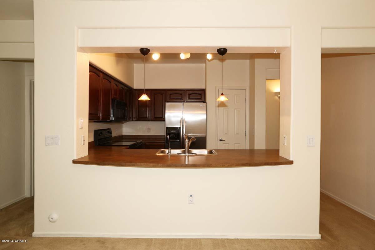 525 North Miller Road, Unit 102 Scottsdale, AZ 85257 - Photo 6 of 31 Kitchen-Bar