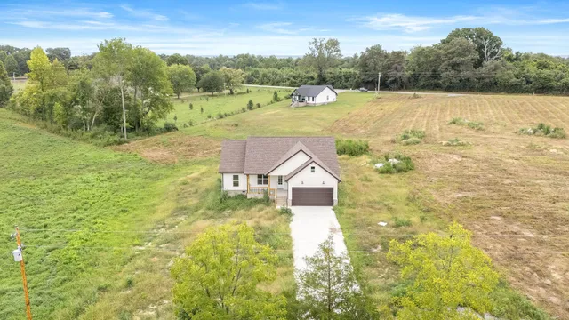 $379,900 | 134 Lightfoot Lane, Estill Springs, TN 37330