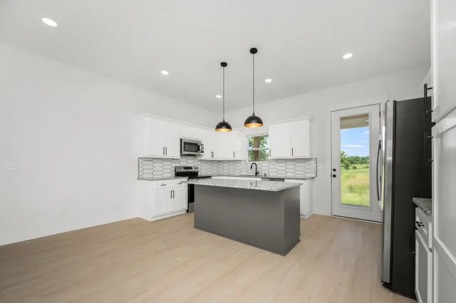 $379,900 | 134 Lightfoot Lane, Estill Springs, TN 37330