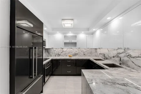 $810,000 | 5225 Collins Avenue, Unit 603, Miami Beach, FL 33140