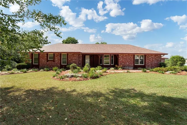 $1,400,000 | 822 Dickinson Road, Independence, MO 64050