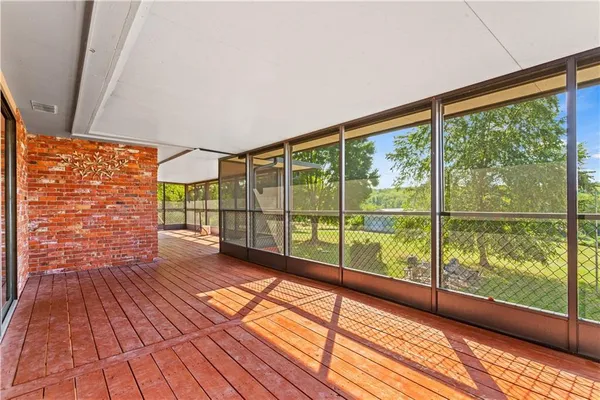 $1,300,000 | 822 Dickinson Road, Independence, MO 64050